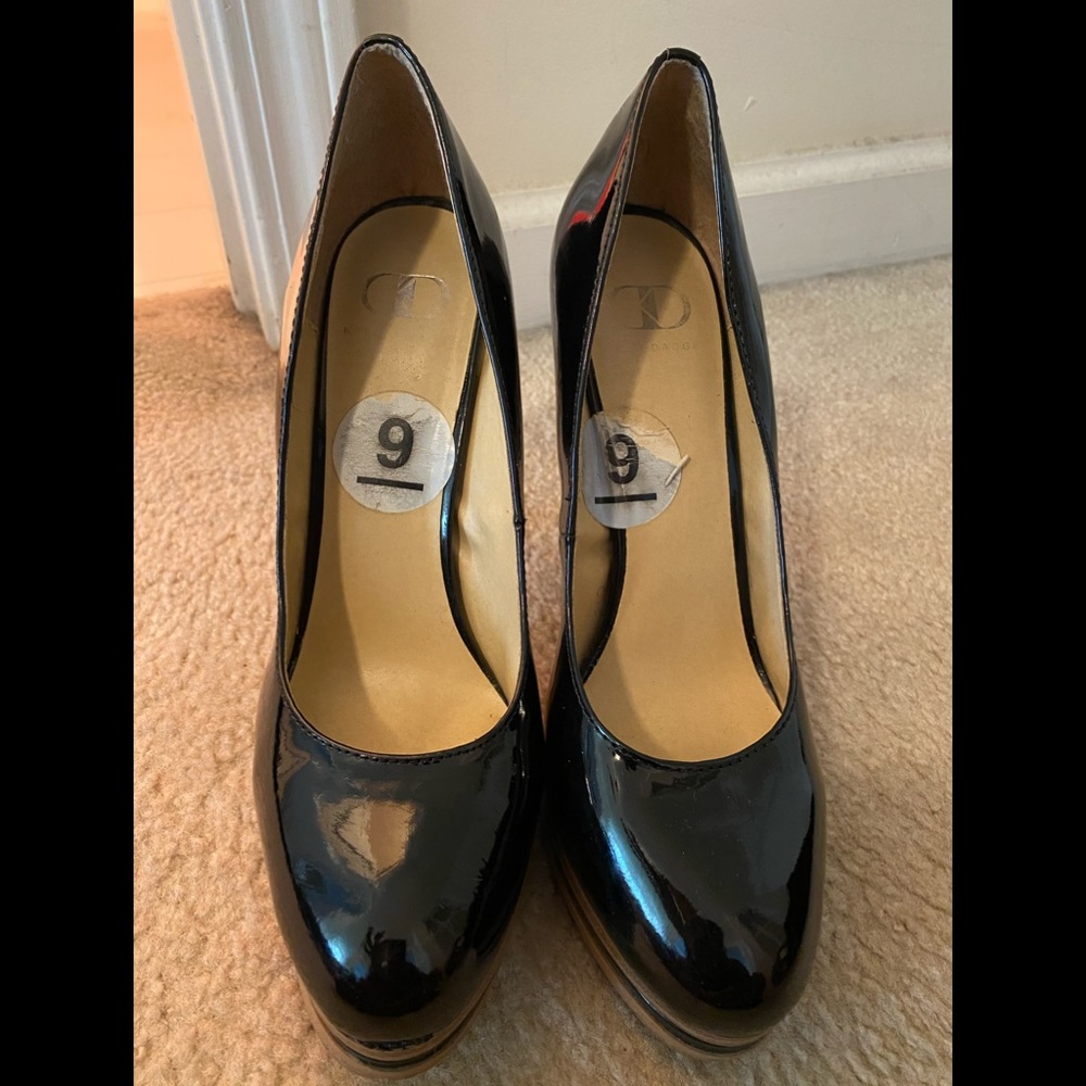 Black Pumps